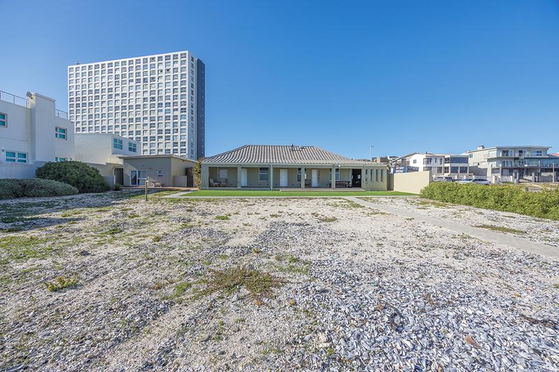 To Let 5 Bedroom Property for Rent in Bloubergstrand Western Cape